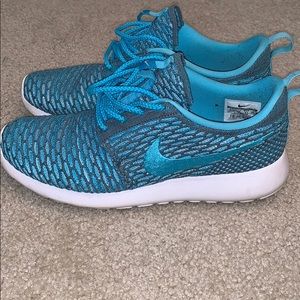 Nike Roshe Flyknit. Women’s 9.5.